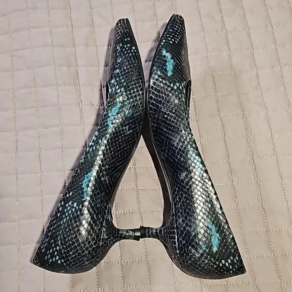 Stuart Weitzman Navy Blue Snakeskin Print Pointed Toe Kitten Heel Size 7.5 - Picture 5 of 16